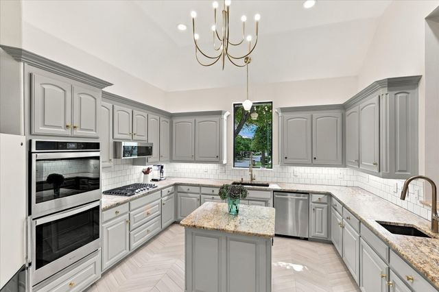 700 Glen Abbey Drive, Mansfield, TX 76063