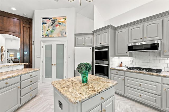 700 Glen Abbey Drive, Mansfield, TX 76063