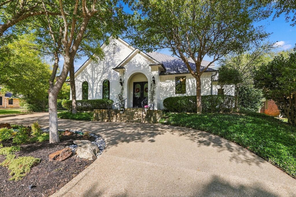 700 Glen Abbey Drive, Mansfield, TX 76063