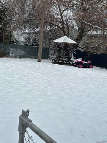 1836 Reo Avenue, Lincoln Park, MI 48146