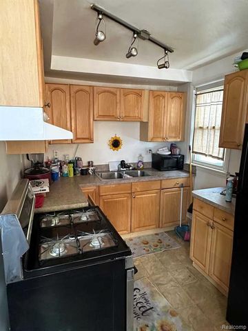 1836 Reo Avenue, Lincoln Park, MI 48146