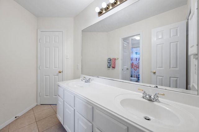 3207 S Woodstream Way, Houston, TX 77345