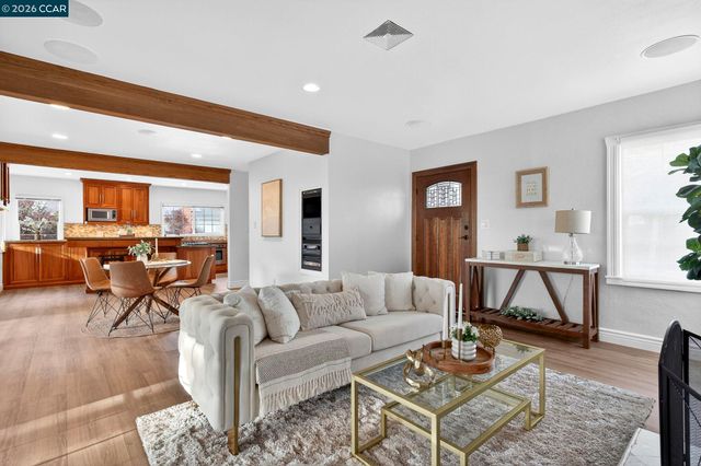 7333 Sunkist Dr, Oakland, CA 94605