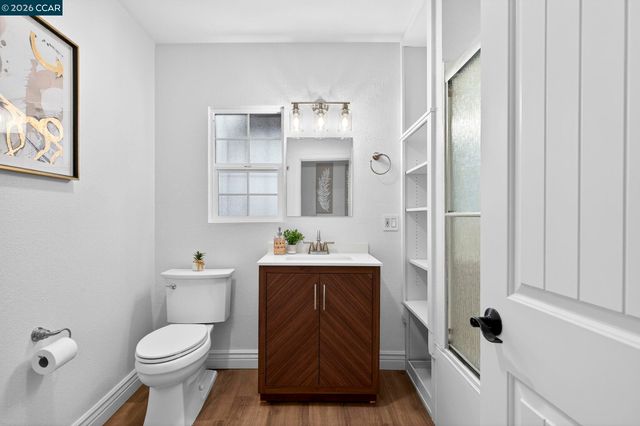 7333 Sunkist Dr, Oakland, CA 94605