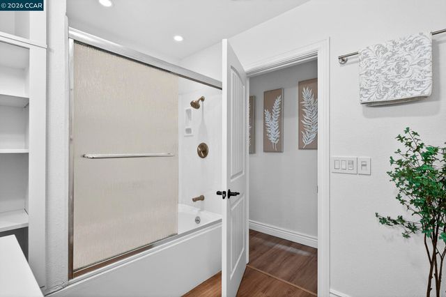 7333 Sunkist Dr, Oakland, CA 94605