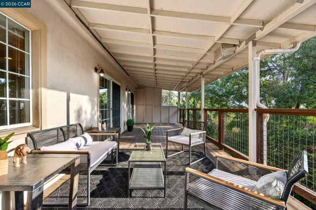 7333 Sunkist Dr, Oakland, CA 94605