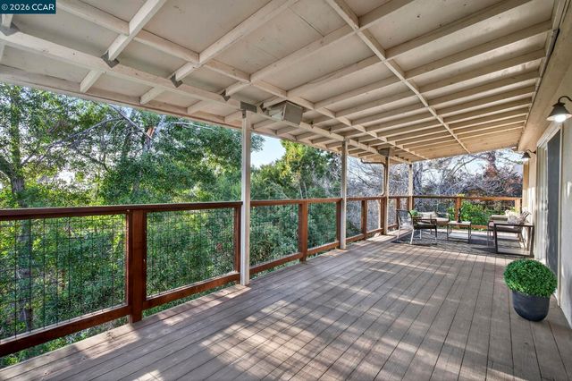 7333 Sunkist Dr, Oakland, CA 94605