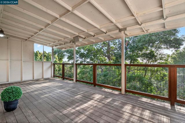 7333 Sunkist Dr, Oakland, CA 94605