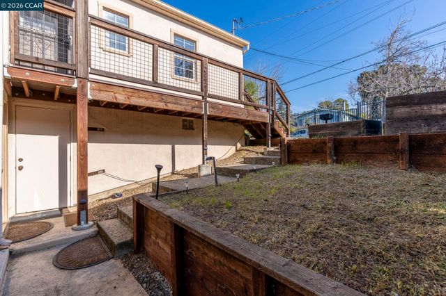 7333 Sunkist Dr, Oakland, CA 94605