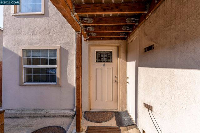 7333 Sunkist Dr, Oakland, CA 94605