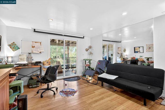 7333 Sunkist Dr, Oakland, CA 94605