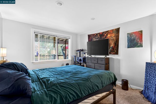 7333 Sunkist Dr, Oakland, CA 94605