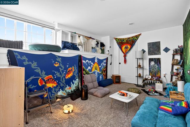 7333 Sunkist Dr, Oakland, CA 94605