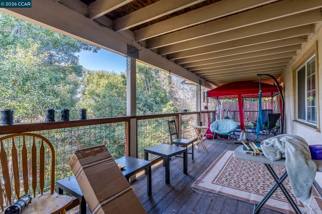 7333 Sunkist Dr, Oakland, CA 94605