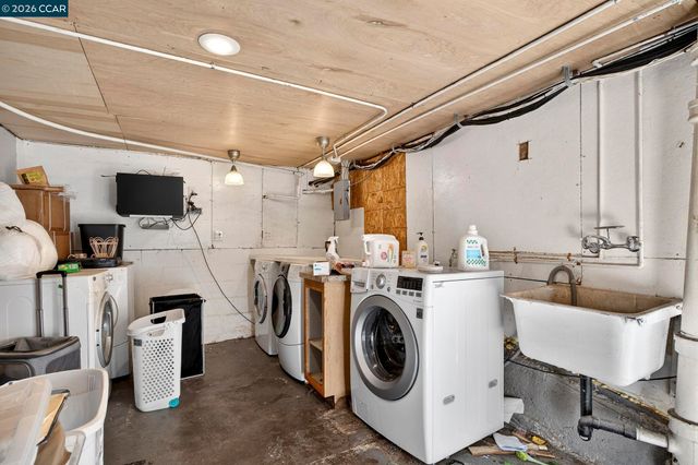 7333 Sunkist Dr, Oakland, CA 94605