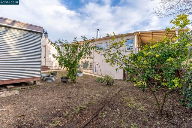 7333 Sunkist Dr, Oakland, CA 94605