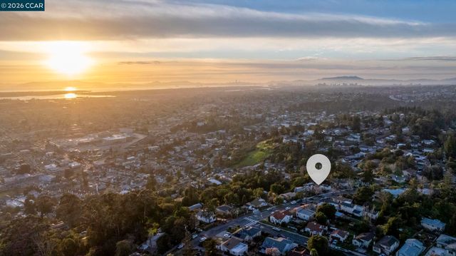 7333 Sunkist Dr, Oakland, CA 94605