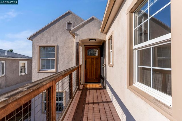 7333 Sunkist Dr, Oakland, CA 94605