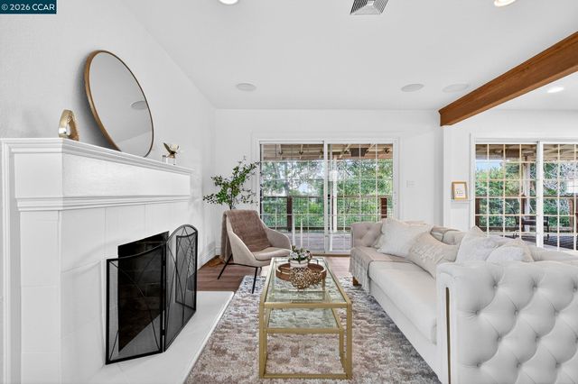 7333 Sunkist Dr, Oakland, CA 94605