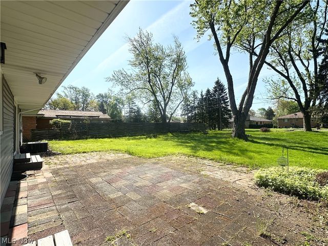 244 Starlight Drive, Seven Hills, OH 44131