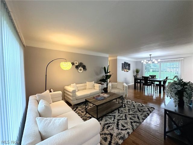 244 Starlight Drive, Seven Hills, OH 44131