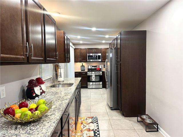 244 Starlight Drive, Seven Hills, OH 44131