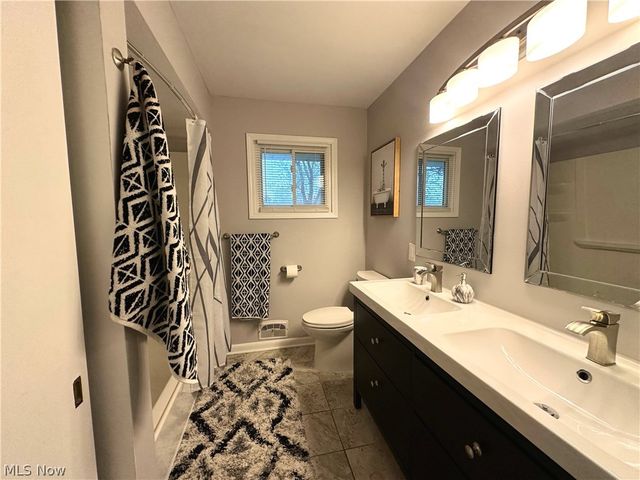 244 Starlight Drive, Seven Hills, OH 44131