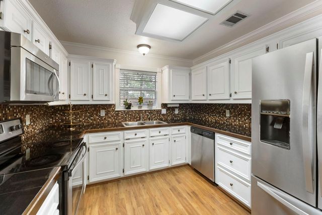 7506 Ramblewood Drive, Magnolia, TX 77354