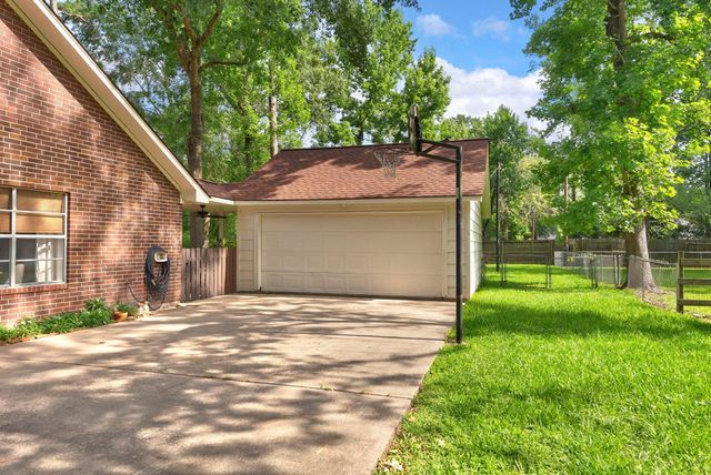 7506 Ramblewood Drive, Magnolia, TX 77354