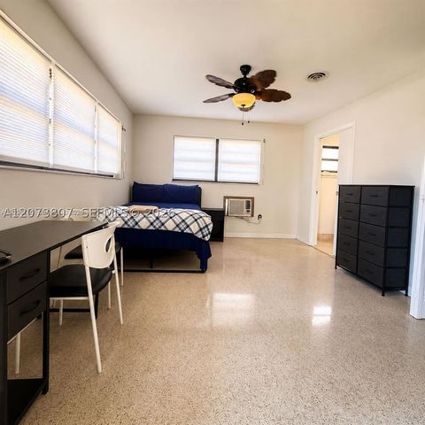 3202 Pierce St, Hollywood, FL 33021