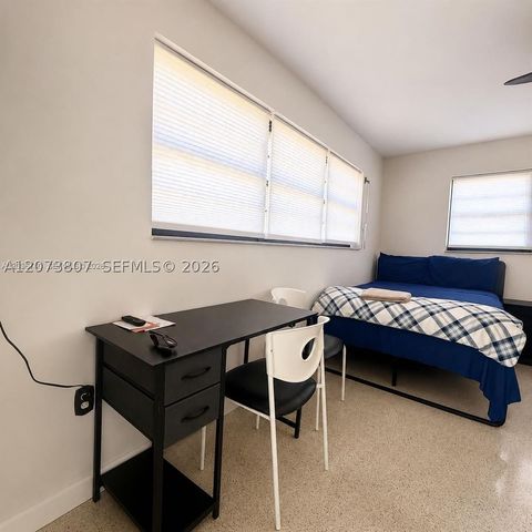 3202 Pierce St, Hollywood, FL 33021