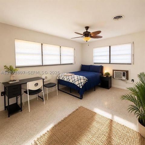 3202 Pierce St, Hollywood, FL 33021
