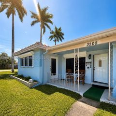 3202 Pierce St, Hollywood, FL 33021