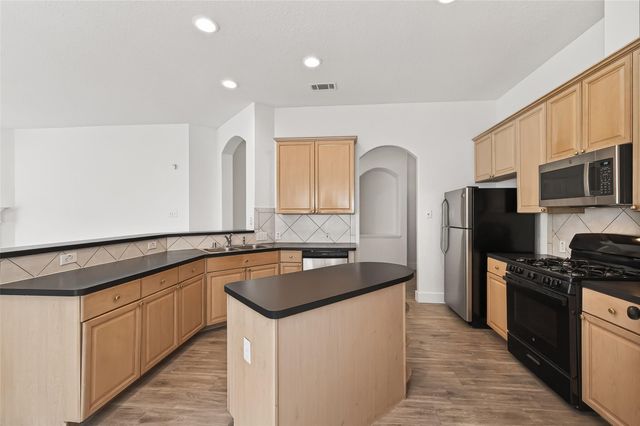 3143 Oakwood Run Drive, Sugar Land, TX 77498