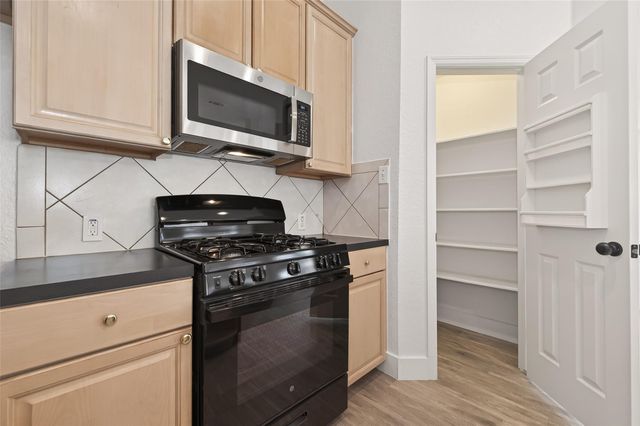 3143 Oakwood Run Drive, Sugar Land, TX 77498