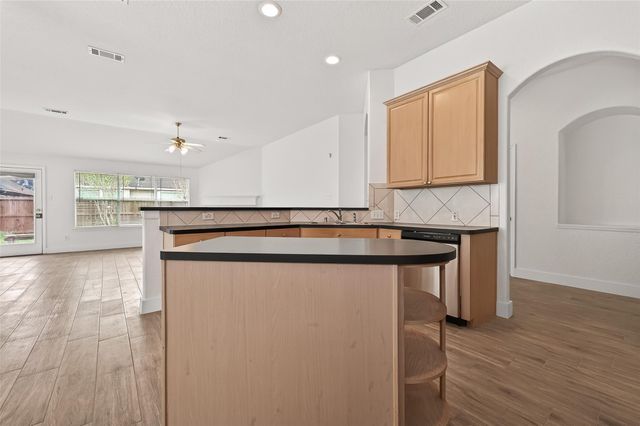 3143 Oakwood Run Drive, Sugar Land, TX 77498