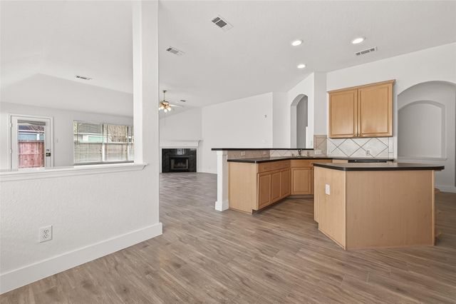 3143 Oakwood Run Drive, Sugar Land, TX 77498