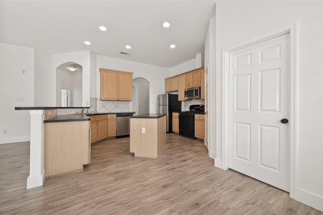 3143 Oakwood Run Drive, Sugar Land, TX 77498