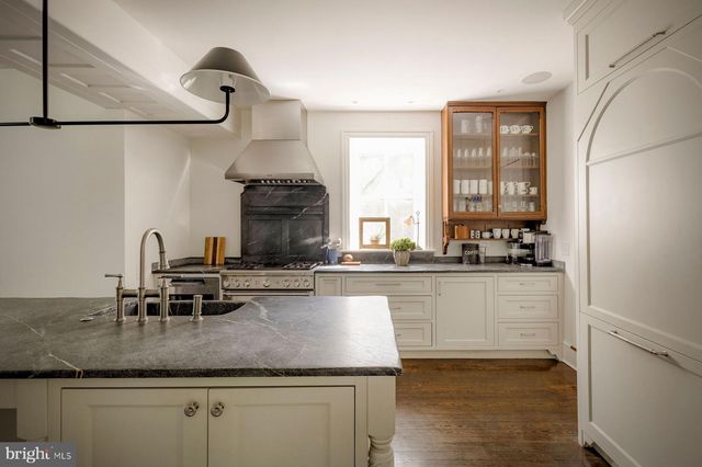 42 SUMMIT ST, Philadelphia, PA 19118
