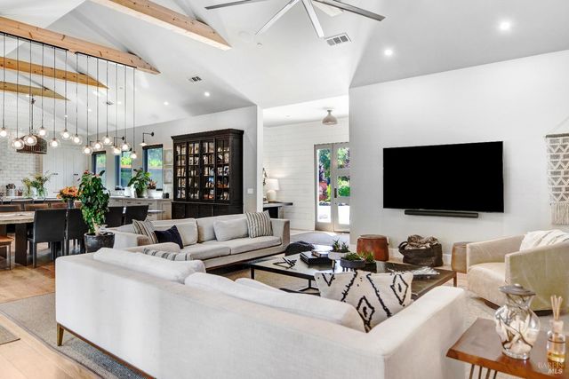 85 W Trinity Rd, Glen Ellen, CA 95442