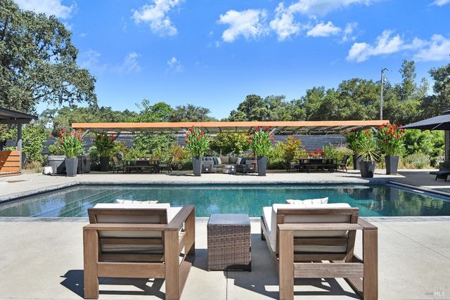 85 W Trinity Rd, Glen Ellen, CA 95442