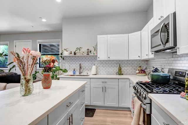 85 W Trinity Rd, Glen Ellen, CA 95442