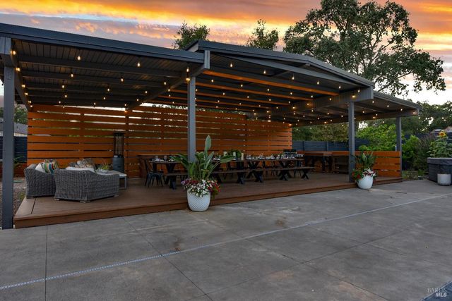 85 W Trinity Rd, Glen Ellen, CA 95442