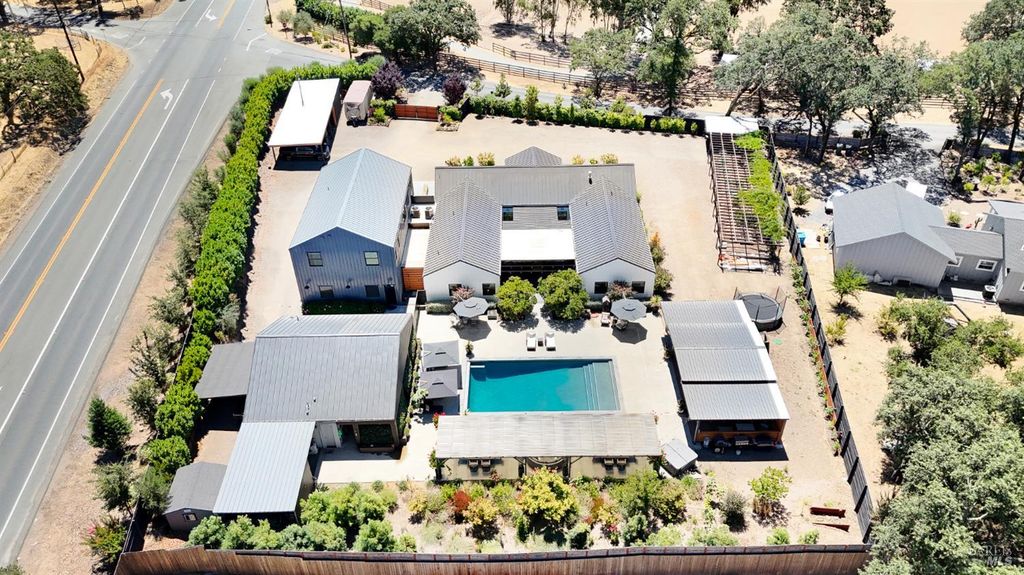 85 W Trinity Rd, Glen Ellen, CA 95442