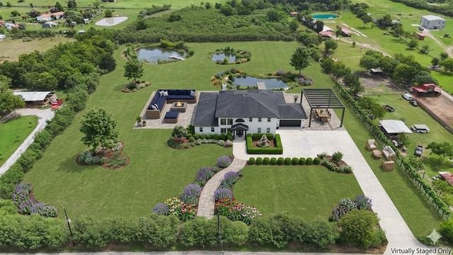 1900 Lezak Road, Sealy, TX 77474