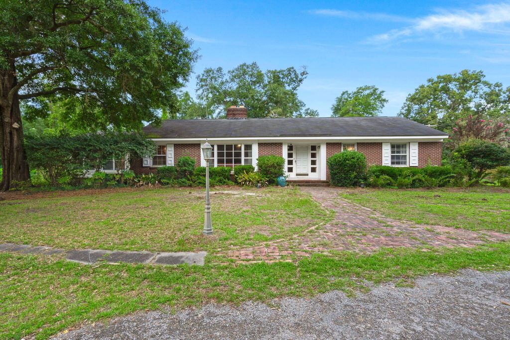 213 N Lemacks Street, Walterboro, SC 29488