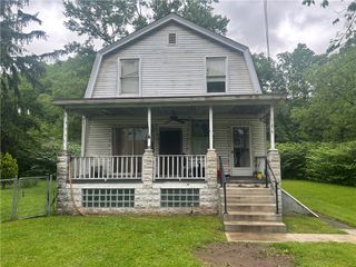 108 Leneake St, Wilkins Twp, PA 15145