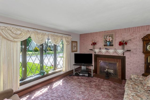 111 Woodcrest Circle, Chicopee, MA 01020