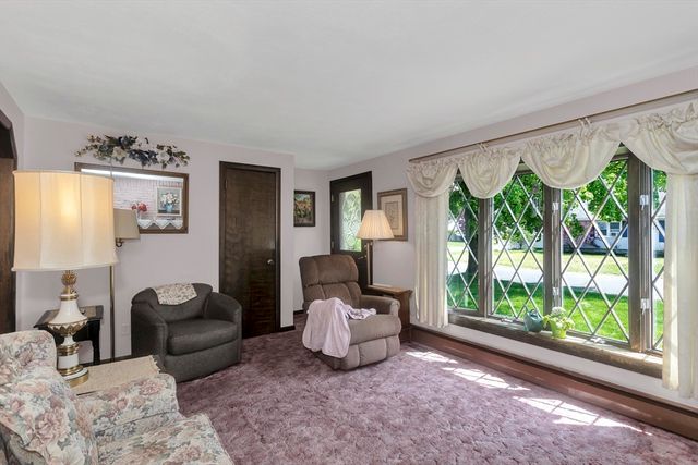 111 Woodcrest Circle, Chicopee, MA 01020