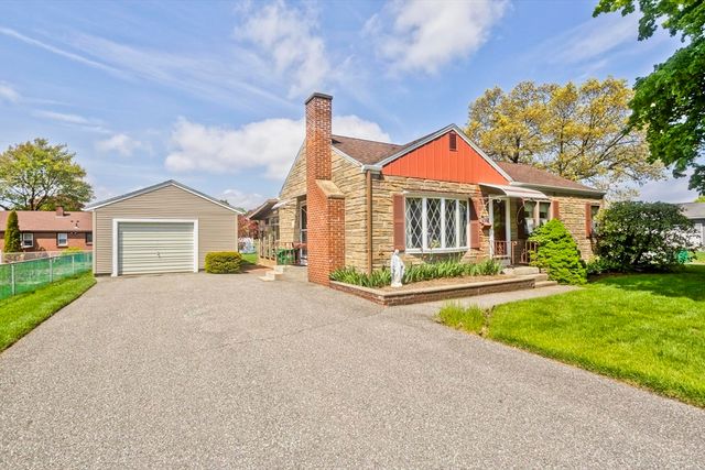 111 Woodcrest Circle, Chicopee, MA 01020